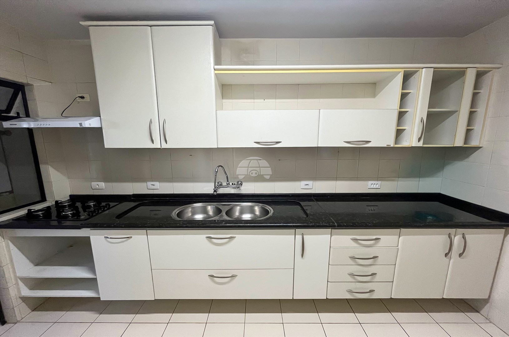 Apartamento para alugar em Cristo Rei, Curitiba — GOMES CONSULTOR IMOBILIARIO LTDA.