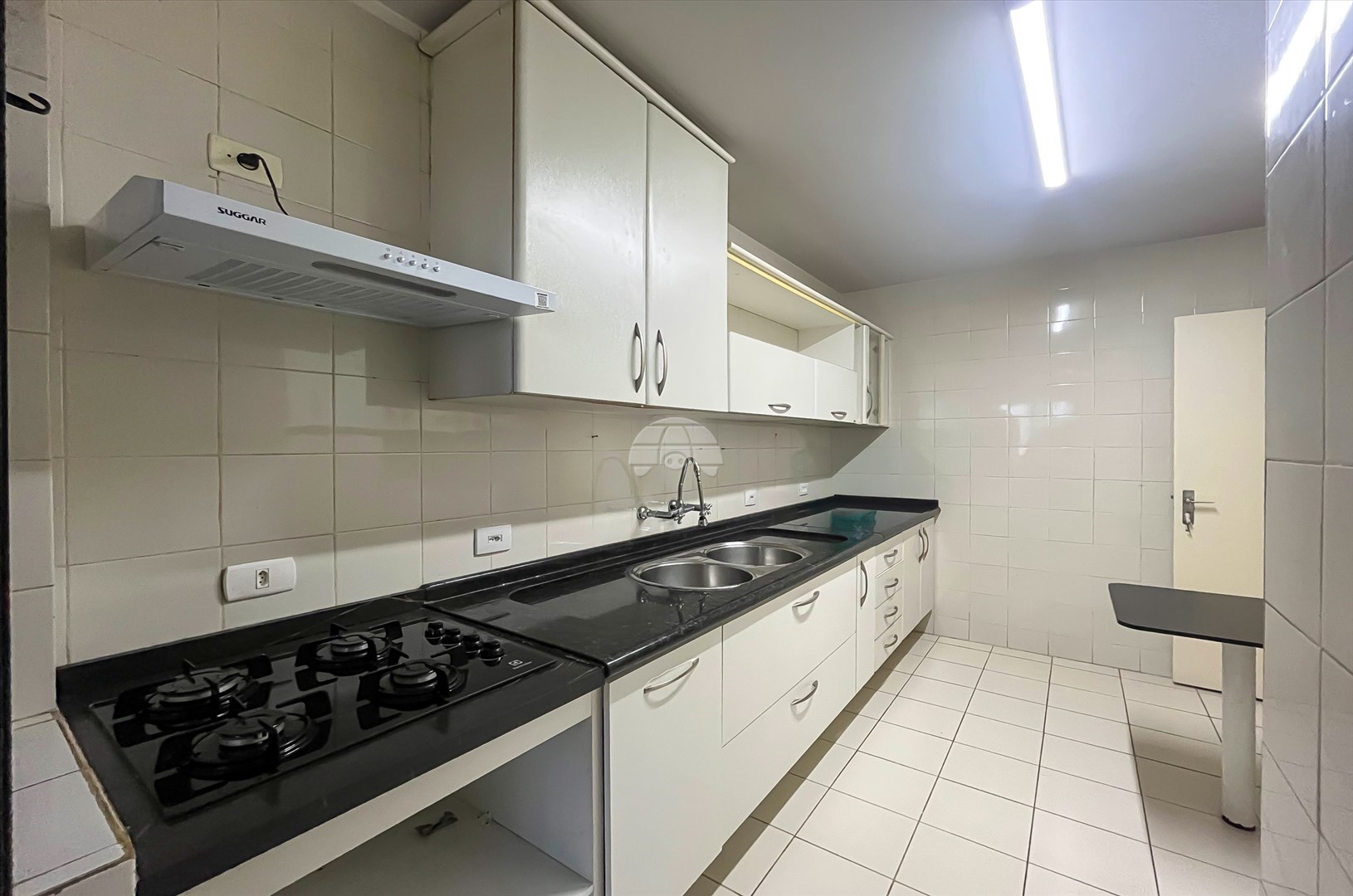 Apartamento para alugar em Cristo Rei, Curitiba — GOMES CONSULTOR IMOBILIARIO LTDA.