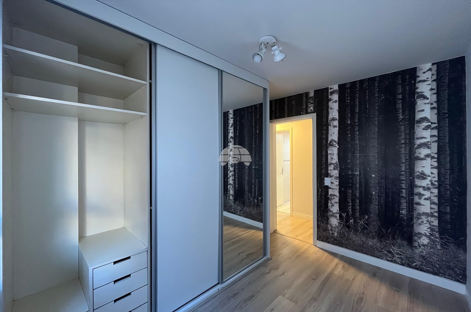 Apartamento para alugar em Cristo Rei, Curitiba — GOMES CONSULTOR IMOBILIARIO LTDA.