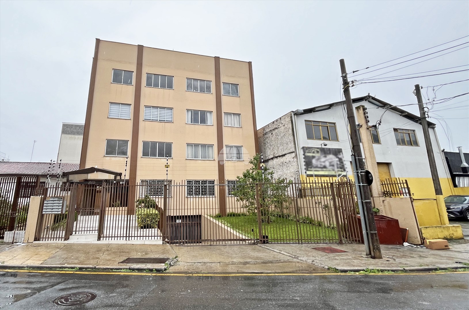 Apartamento Residencial para Locação no Bairro Portão ref. 106363 (1 / 10)