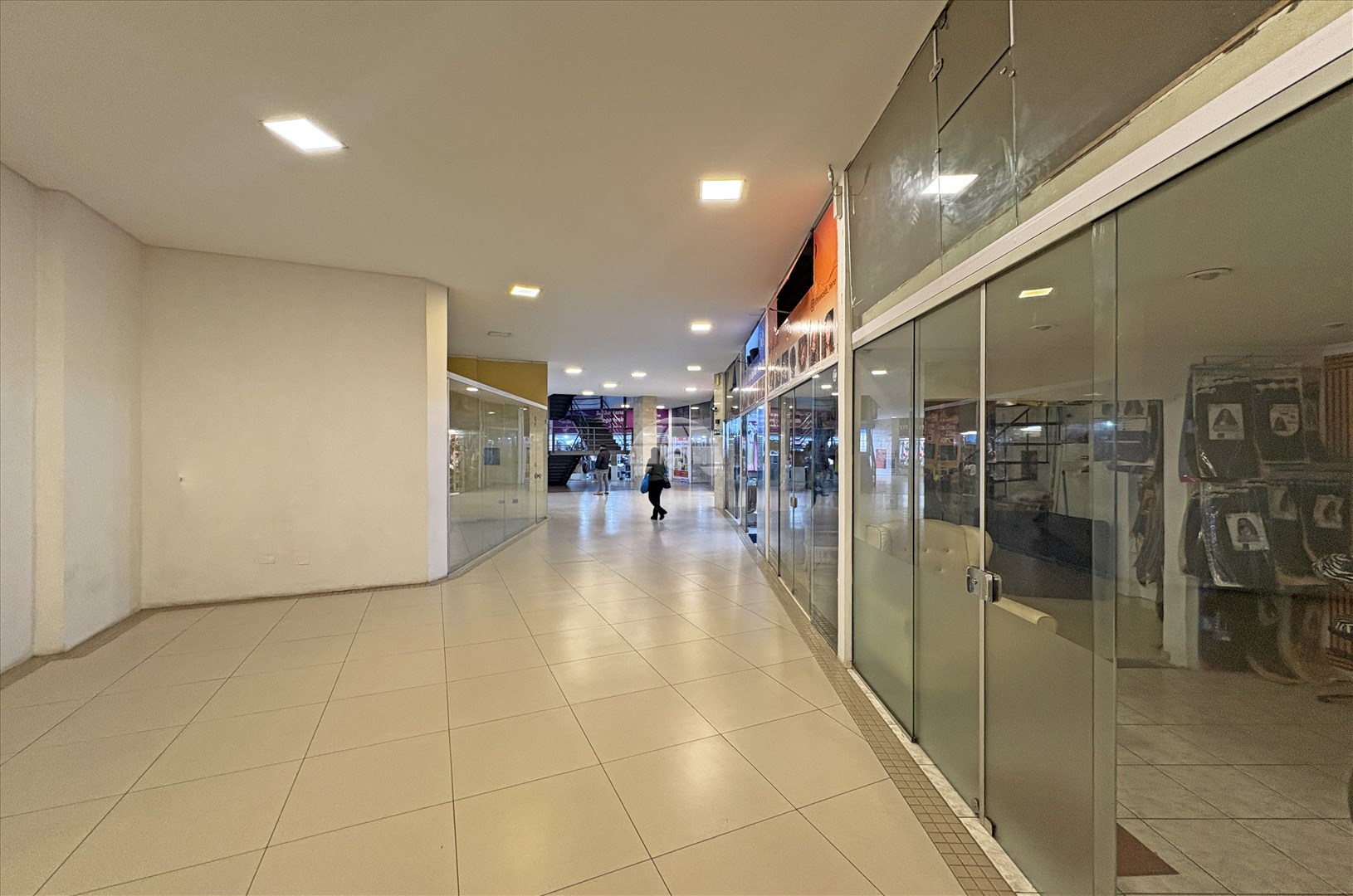 Loja Comercial para Locação no Bairro Centro ref. 106404 (8 / 10)