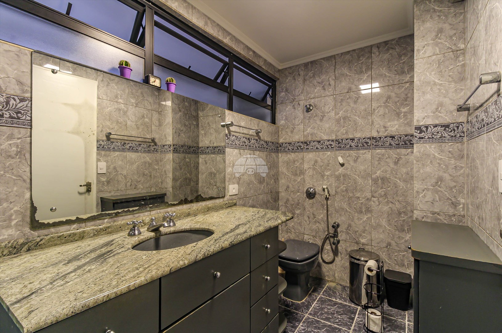 Apartamento para alugar em Cristo Rei, Curitiba — Toyo Imóveis - Curitiba/PR