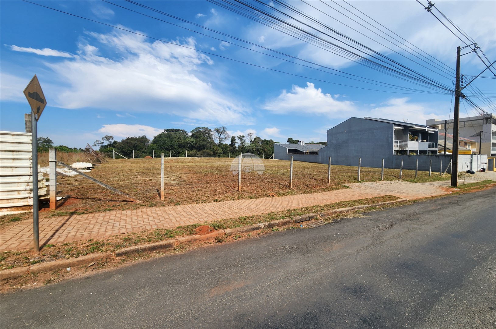 Terreno/Área para alugar em Ferrari, Campo Largo — Portal Chave Fácil