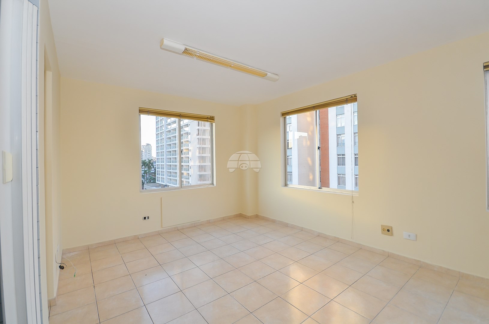Sala/Conjunto Comercial à venda em Centro, Curitiba — Portal Chave Fácil