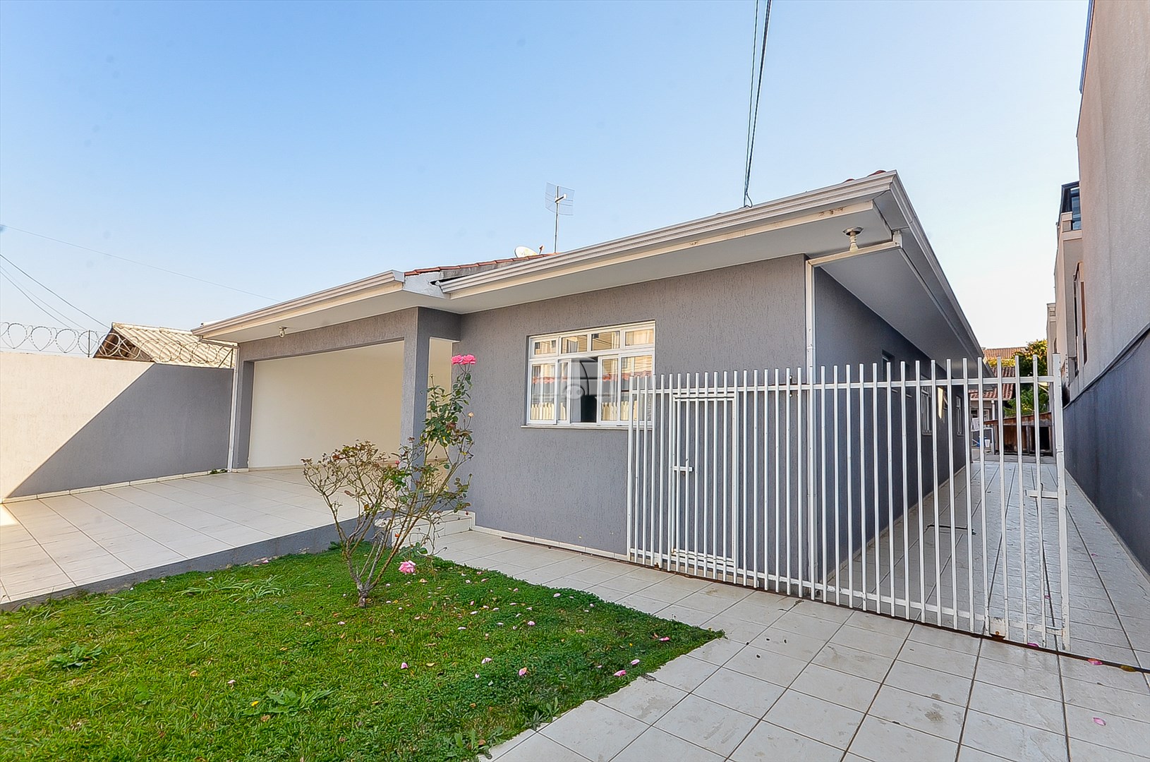 Casa à venda em Hauer, Curitiba — Portal Chave Fácil