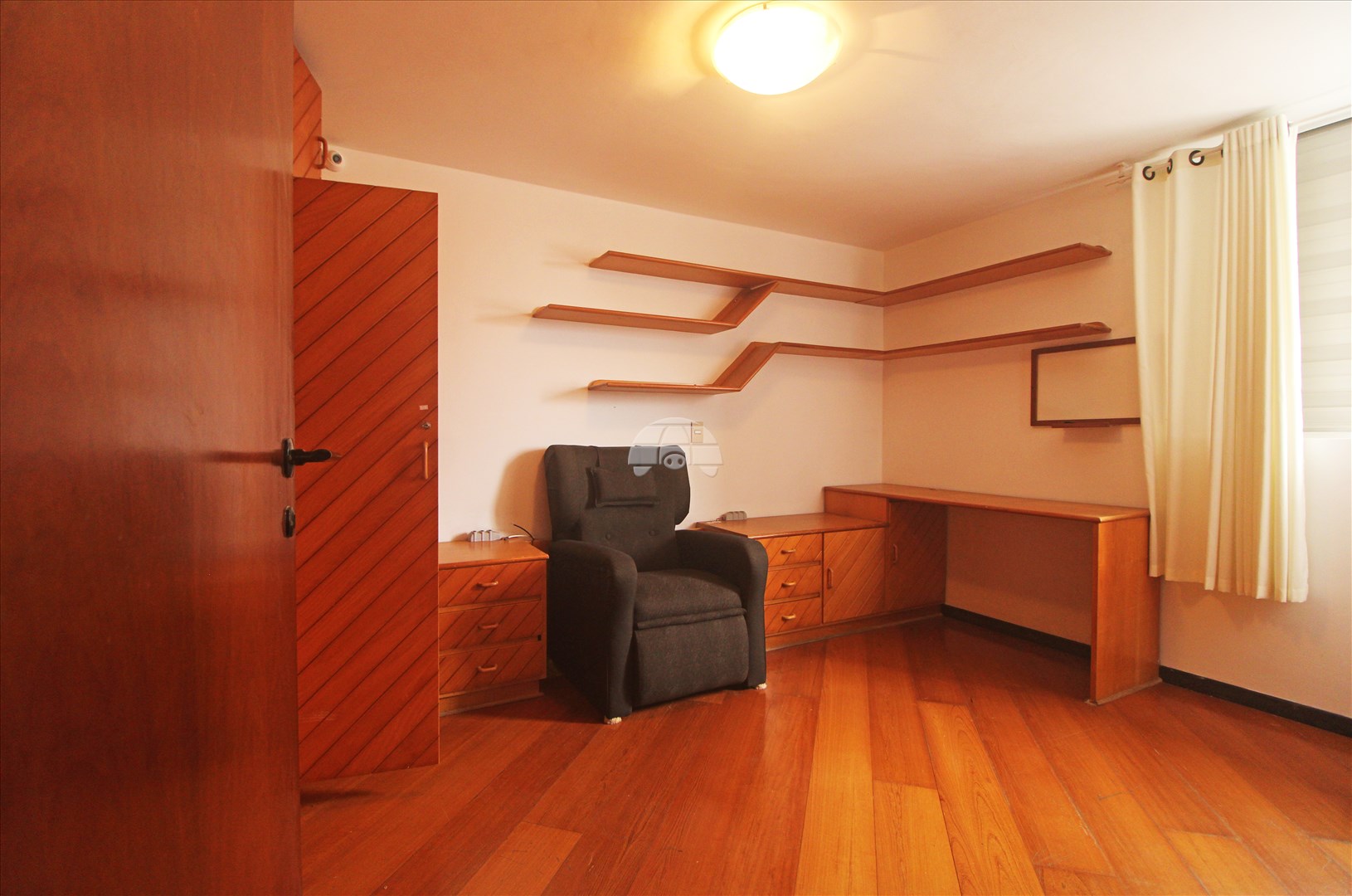 Apartamento para alugar em Bigorrilho, Curitiba — Imobiliária Razão