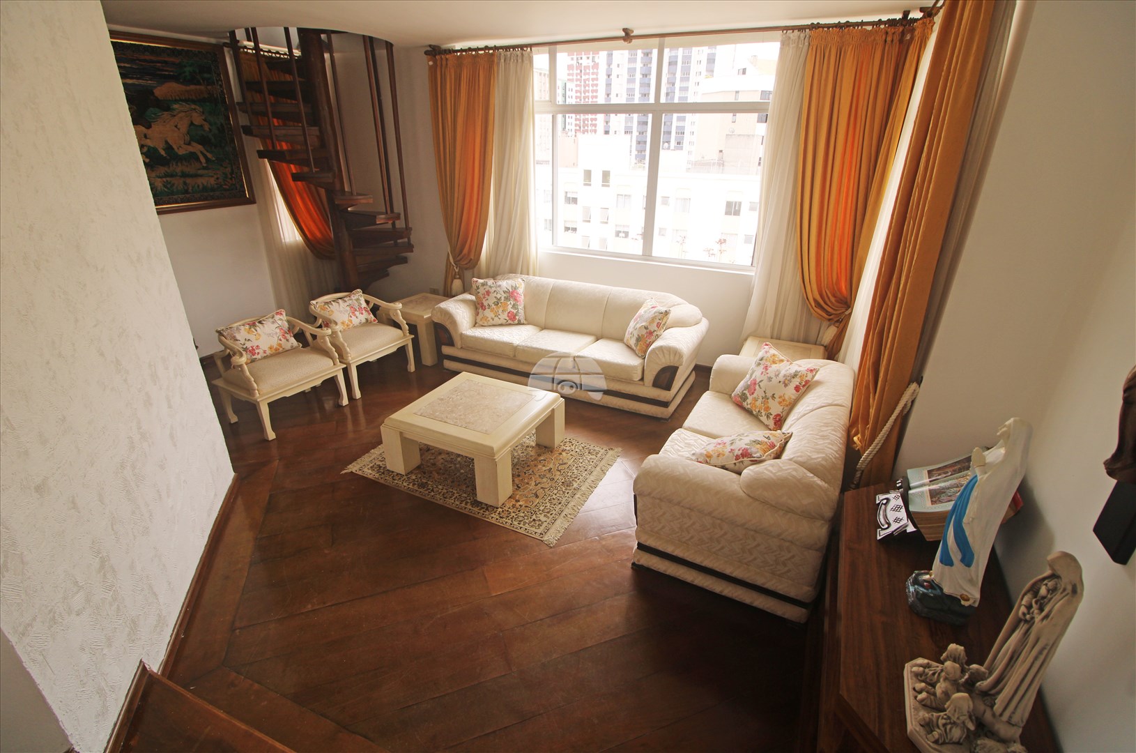 Apartamento para alugar em Bigorrilho, Curitiba — Imobiliária Razão