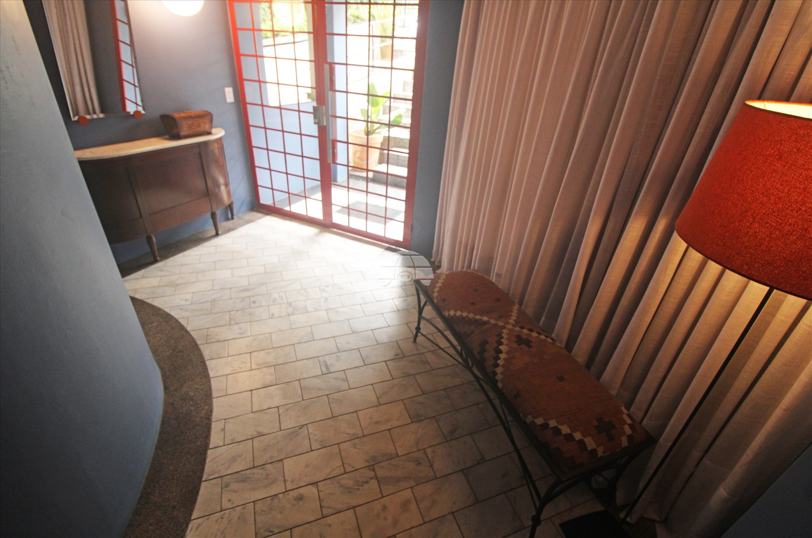 Apartamento para alugar em Bigorrilho, Curitiba — Imobiliária Razão