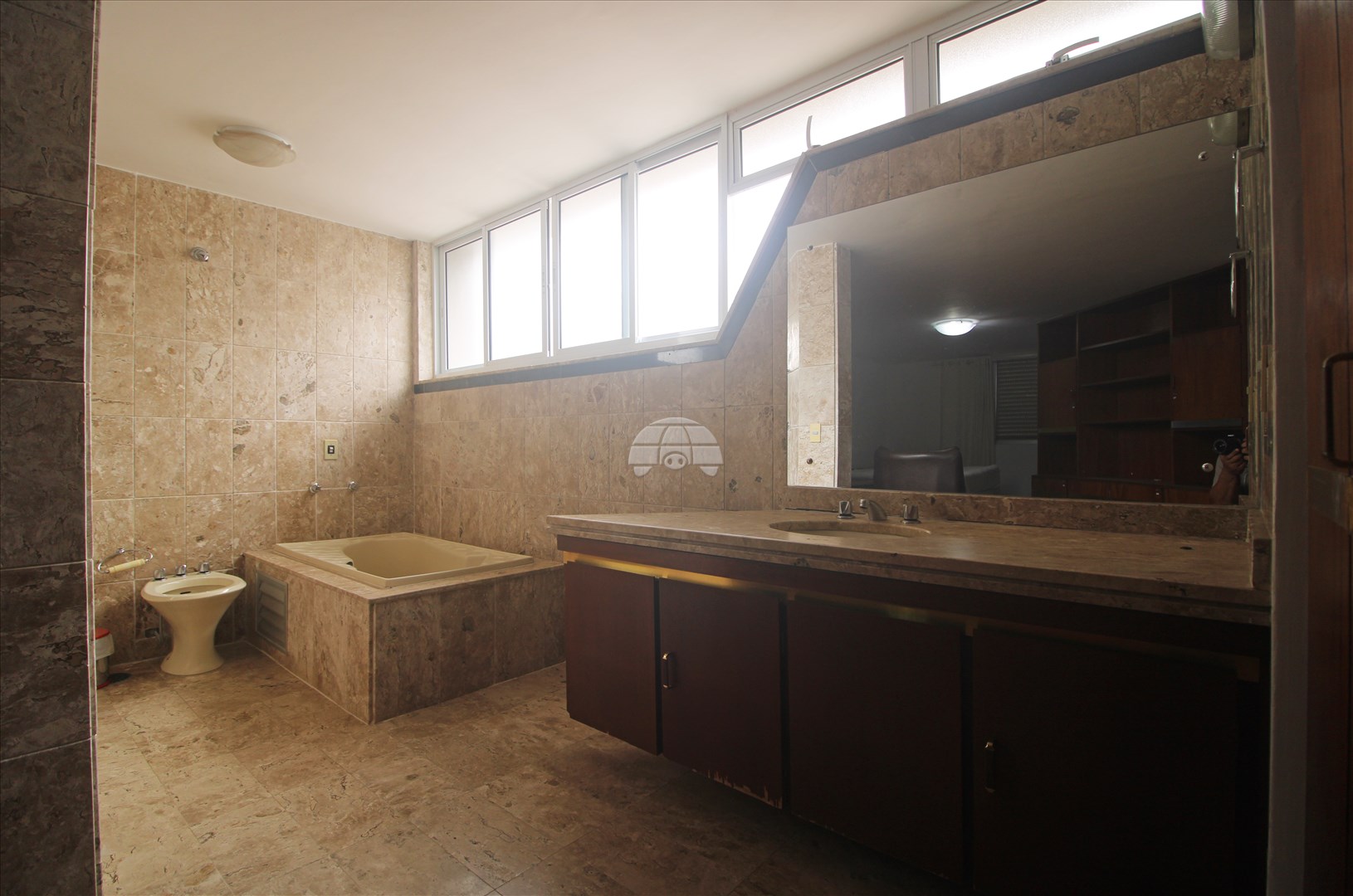 Apartamento para alugar em Bigorrilho, Curitiba — Imobiliária Razão
