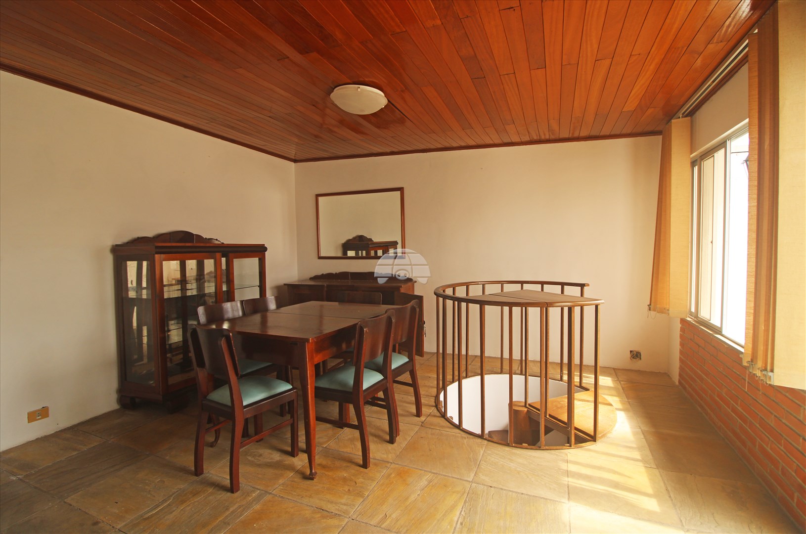 Apartamento para alugar em Bigorrilho, Curitiba — Imobiliária Razão