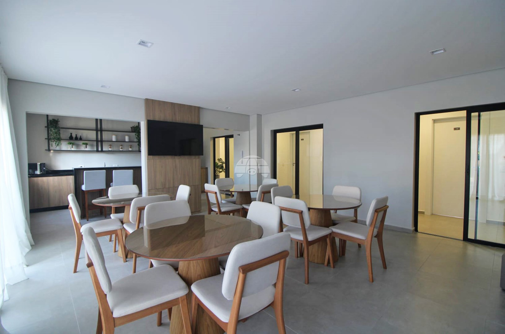 Apartamento para alugar em Novo Mundo, Curitiba — Imobiliária Razão