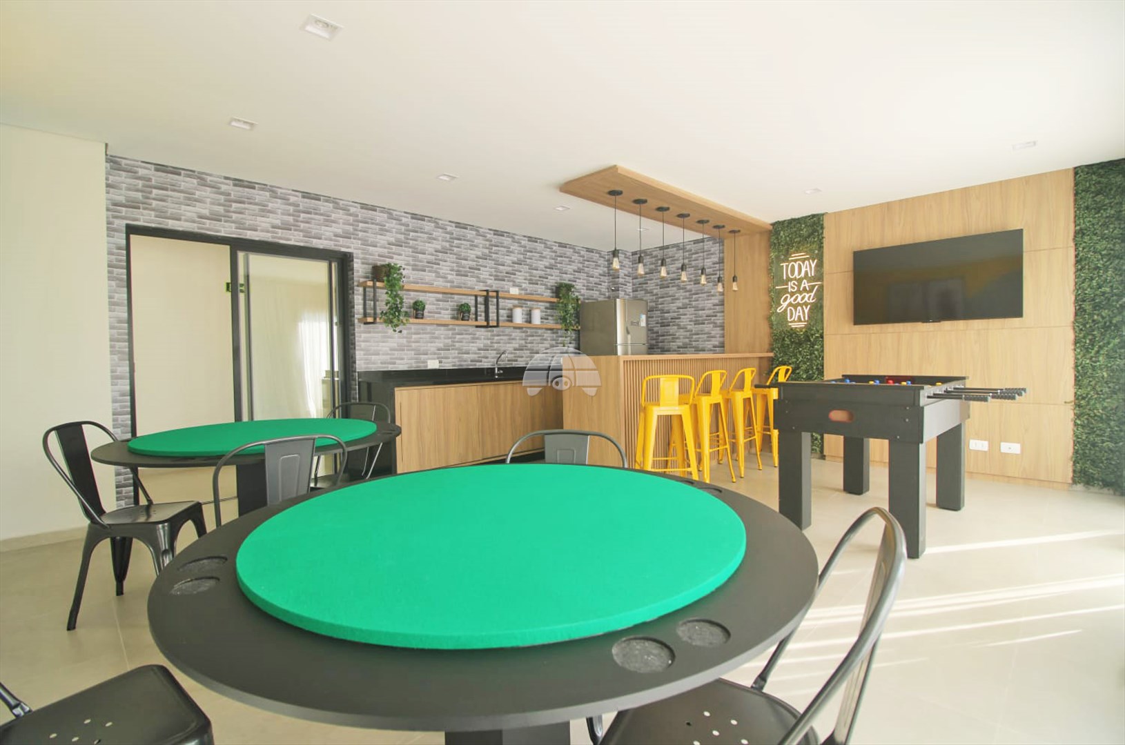 Apartamento para alugar em Novo Mundo, Curitiba — Imobiliária Razão