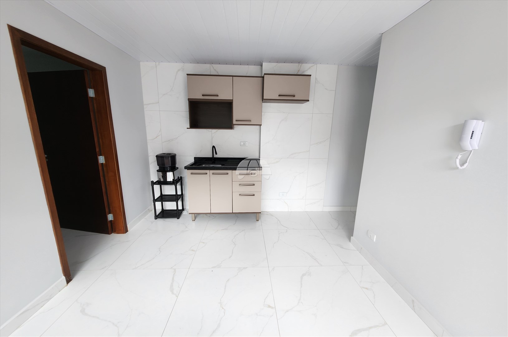 Kitnet para alugar em Jardim Guarujá, Colombo — Portal Chave Fácil