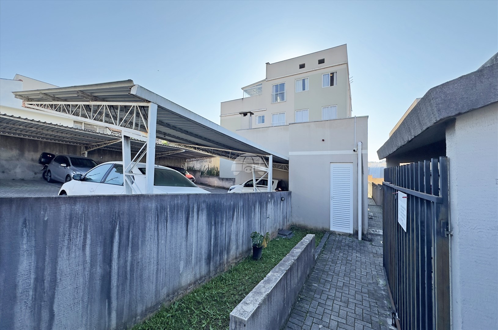 Apartamento para alugar em Rio Verde, Colombo — Portal Chave Fácil