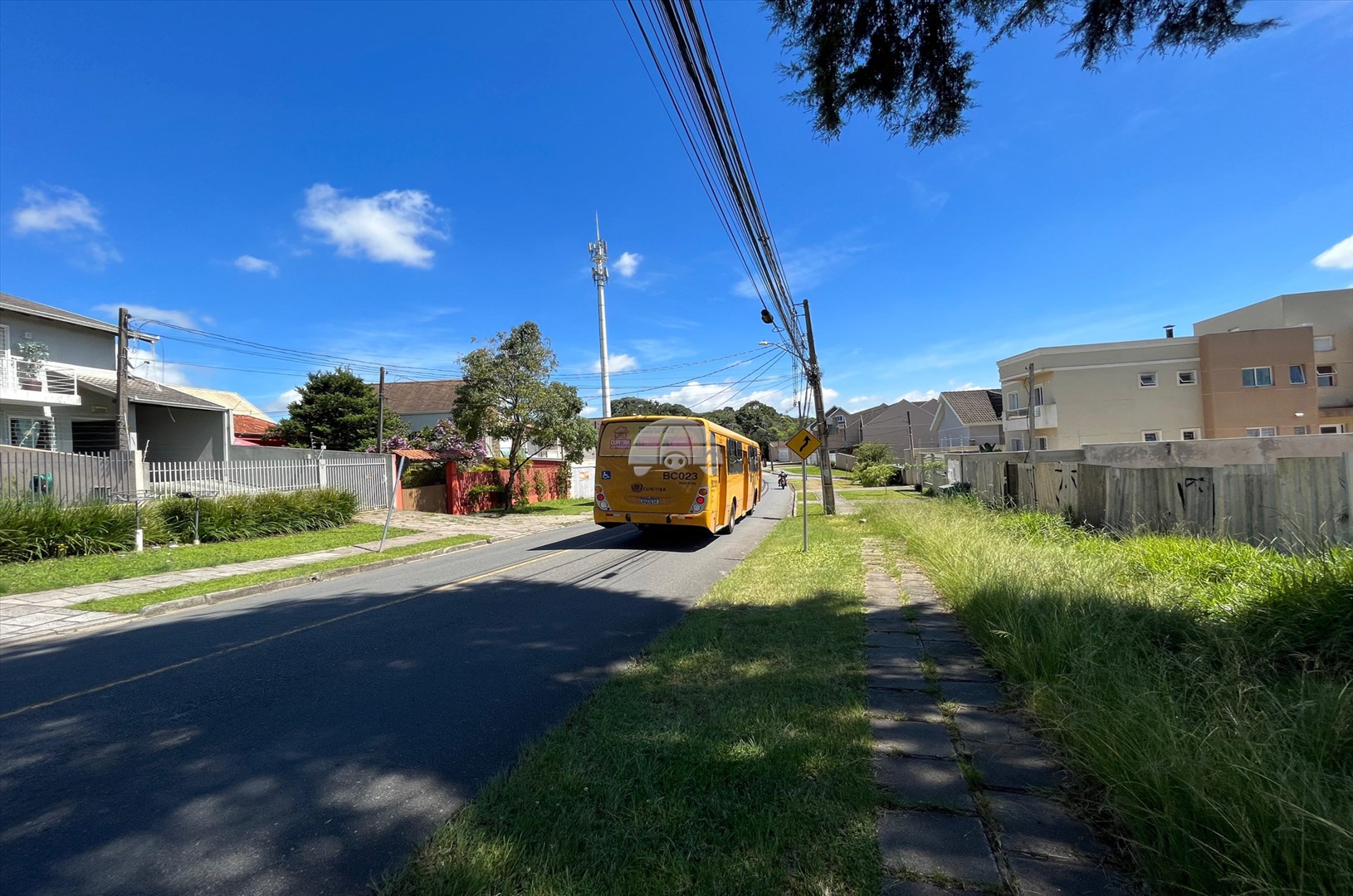 Casa para alugar em Abranches, Curitiba — Kondor Imóveis: Imobiliária em Curitiba | Uma imobiliária pra você