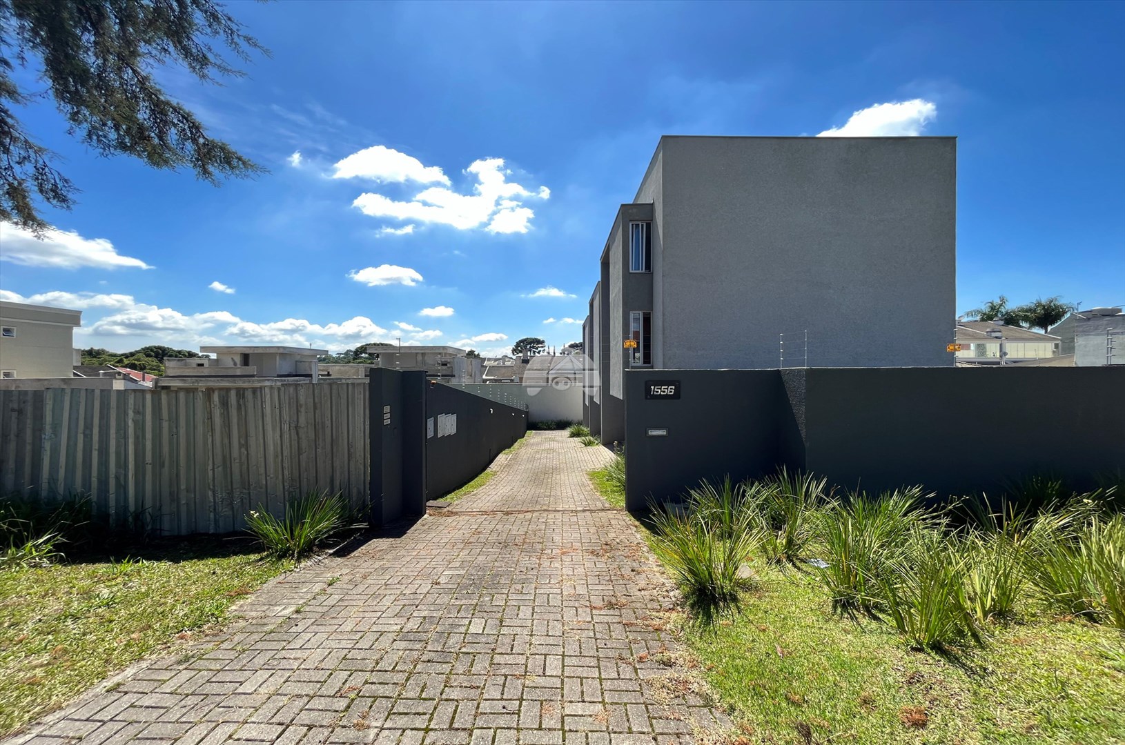 Casa para alugar em Abranches, Curitiba — Kondor Imóveis: Imobiliária em Curitiba | Uma imobiliária pra você