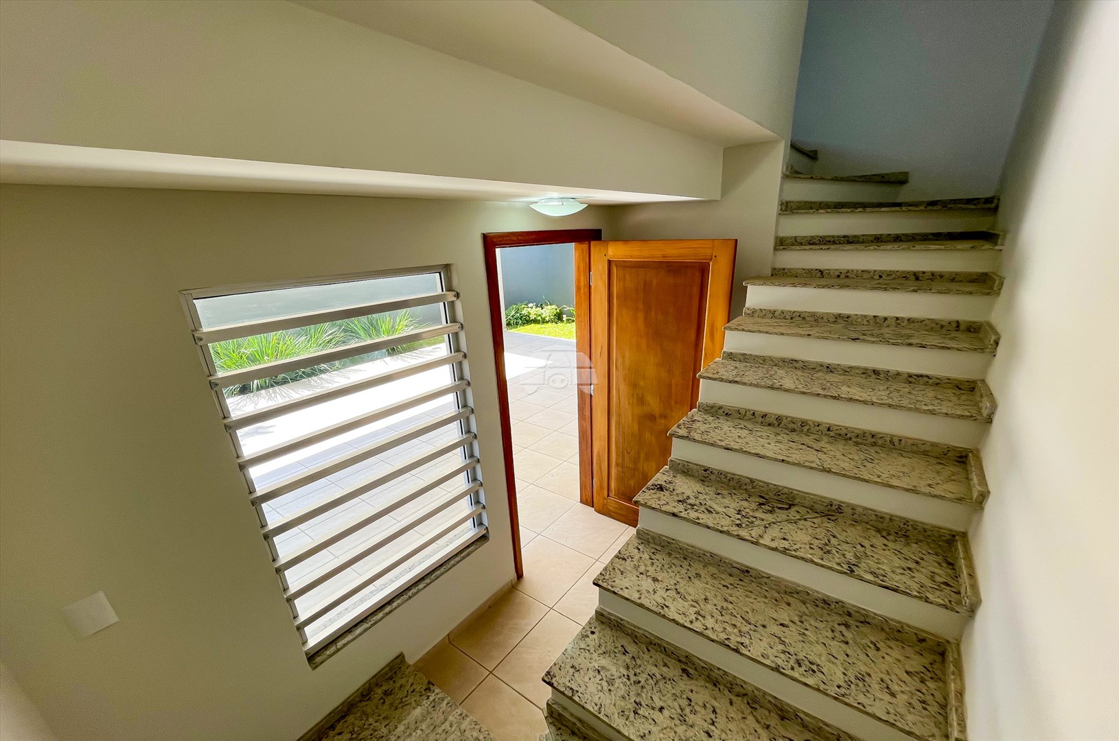 Casa para alugar em Abranches, Curitiba — Kondor Imóveis: Imobiliária em Curitiba | Uma imobiliária pra você