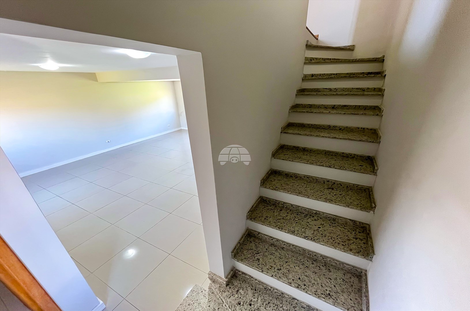 Casa para alugar em Abranches, Curitiba — Kondor Imóveis: Imobiliária em Curitiba | Uma imobiliária pra você