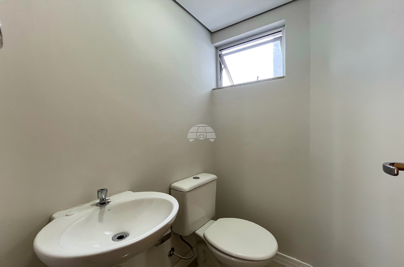 Casa para alugar em Abranches, Curitiba — Kondor Imóveis: Imobiliária em Curitiba | Uma imobiliária pra você