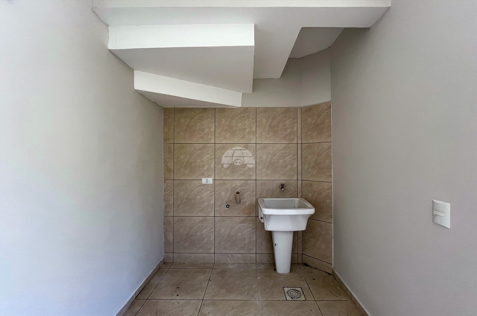 Casa para alugar em Abranches, Curitiba — Kondor Imóveis: Imobiliária em Curitiba | Uma imobiliária pra você