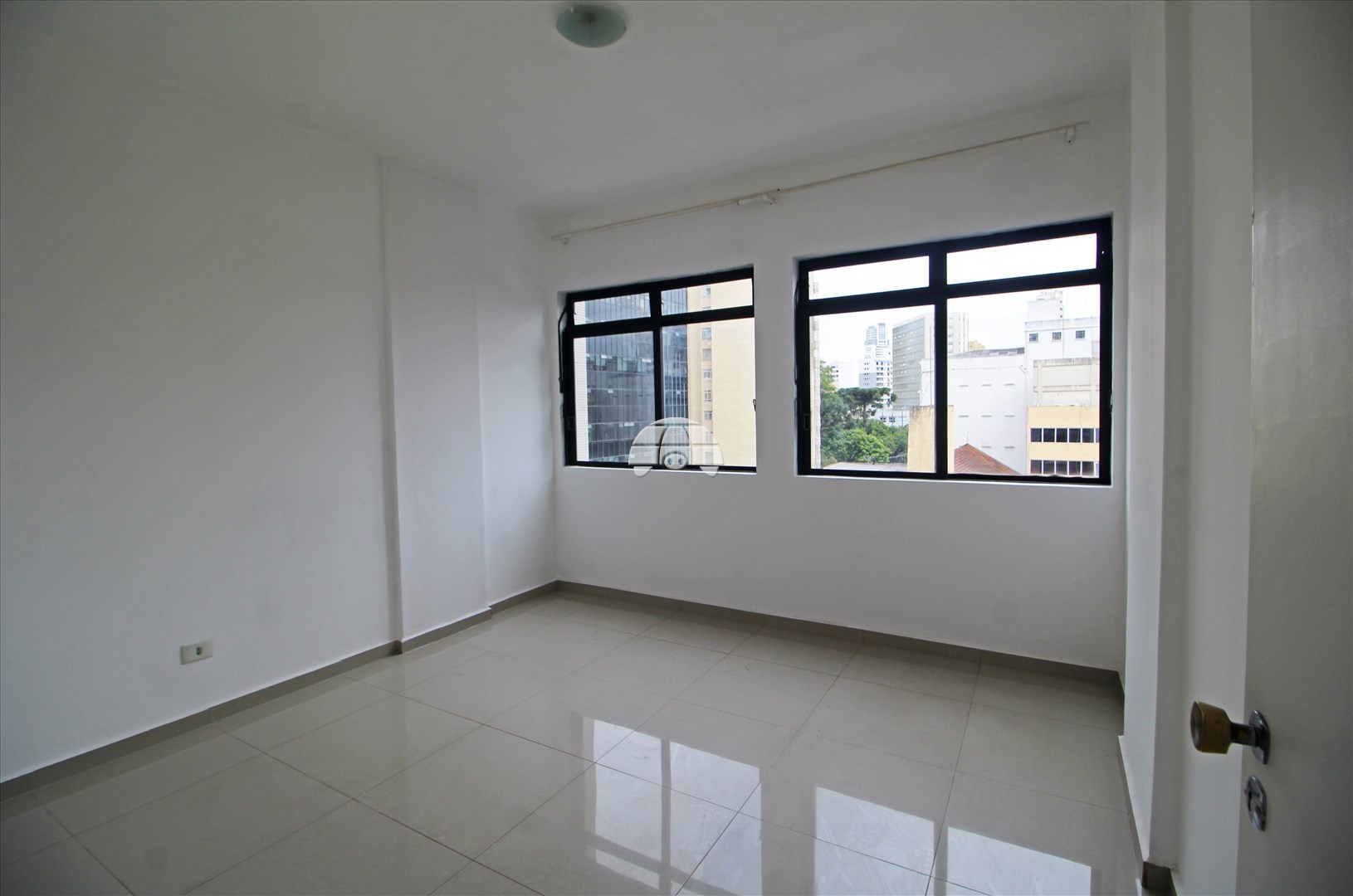 Apartamento à venda em Centro, Curitiba — Portal Chave Fácil