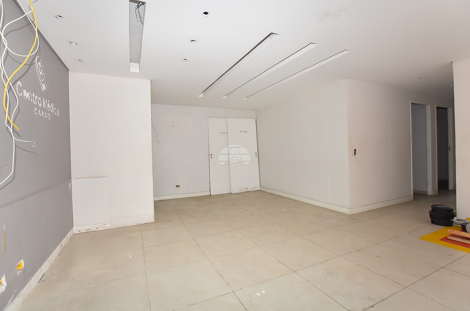 Sala/Conjunto Comercial à venda em Boqueirão, Curitiba — Portal Chave Fácil