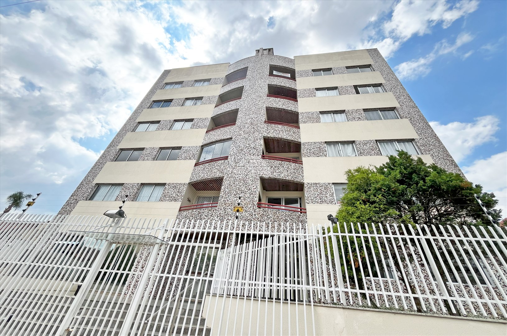 Apartamento para alugar em Ahú, Curitiba — Portal Chave Fácil
