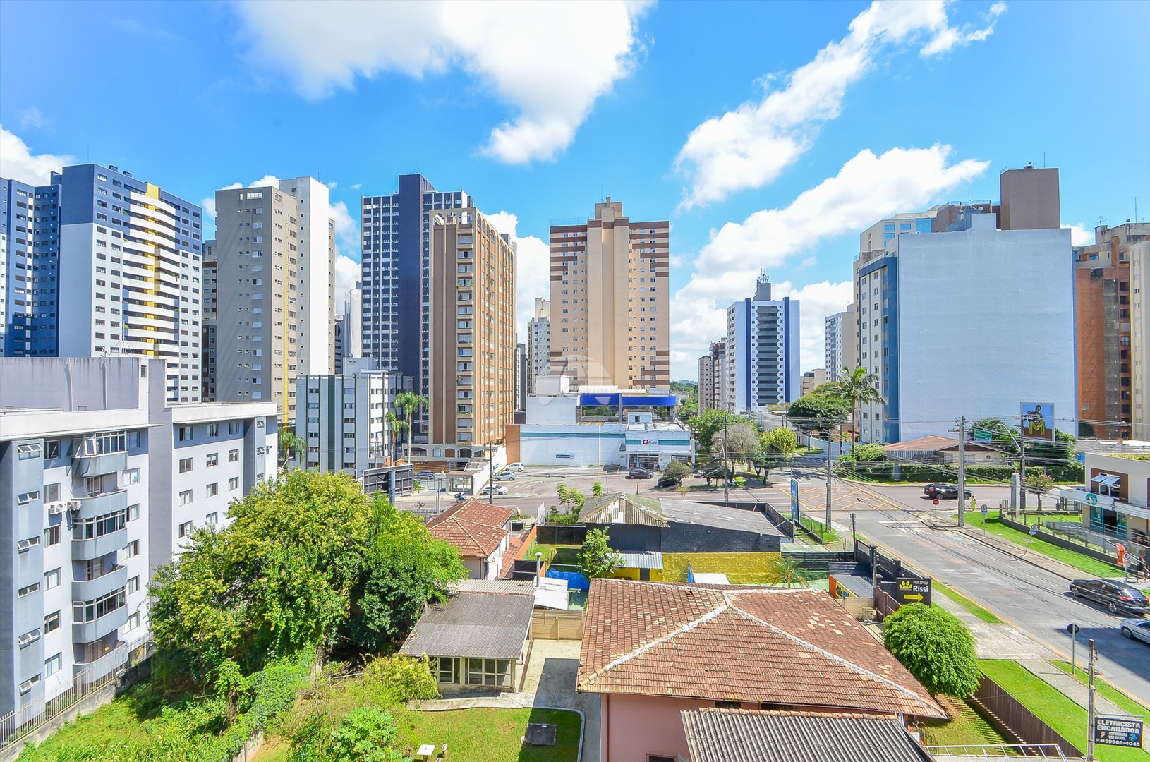 Apartamento para alugar em Bigorrilho, Curitiba — Imobiliária Razão
