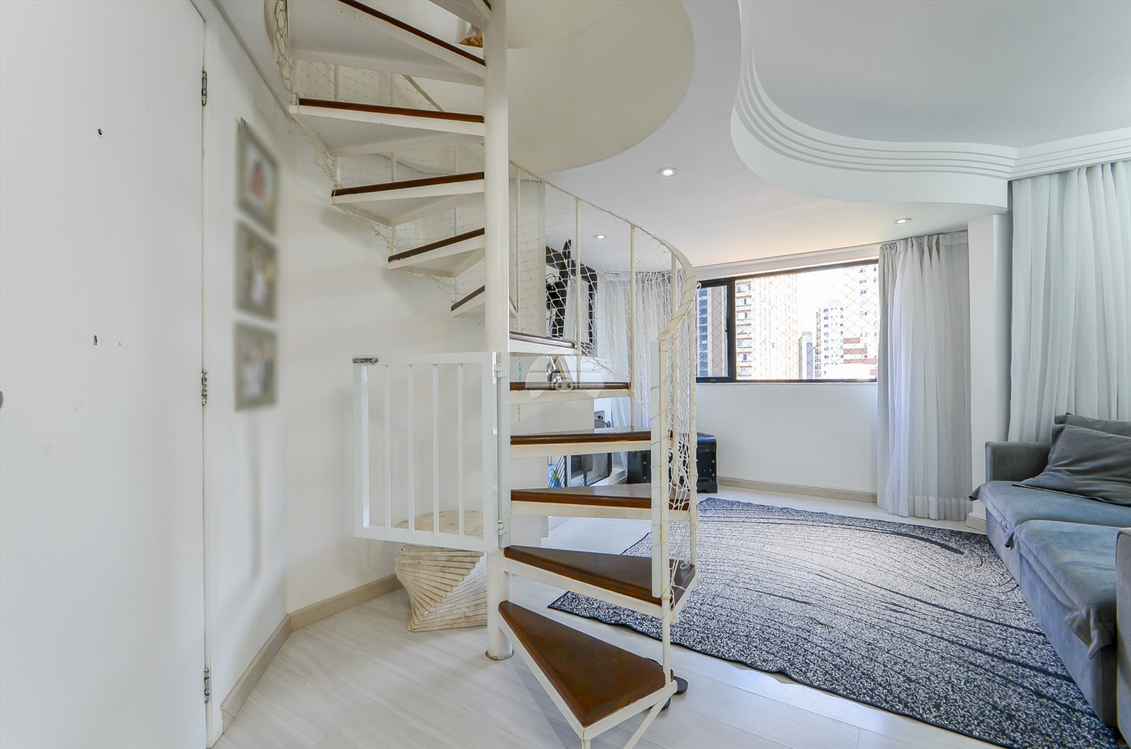 Apartamento para alugar em Bigorrilho, Curitiba — Imobiliária Razão