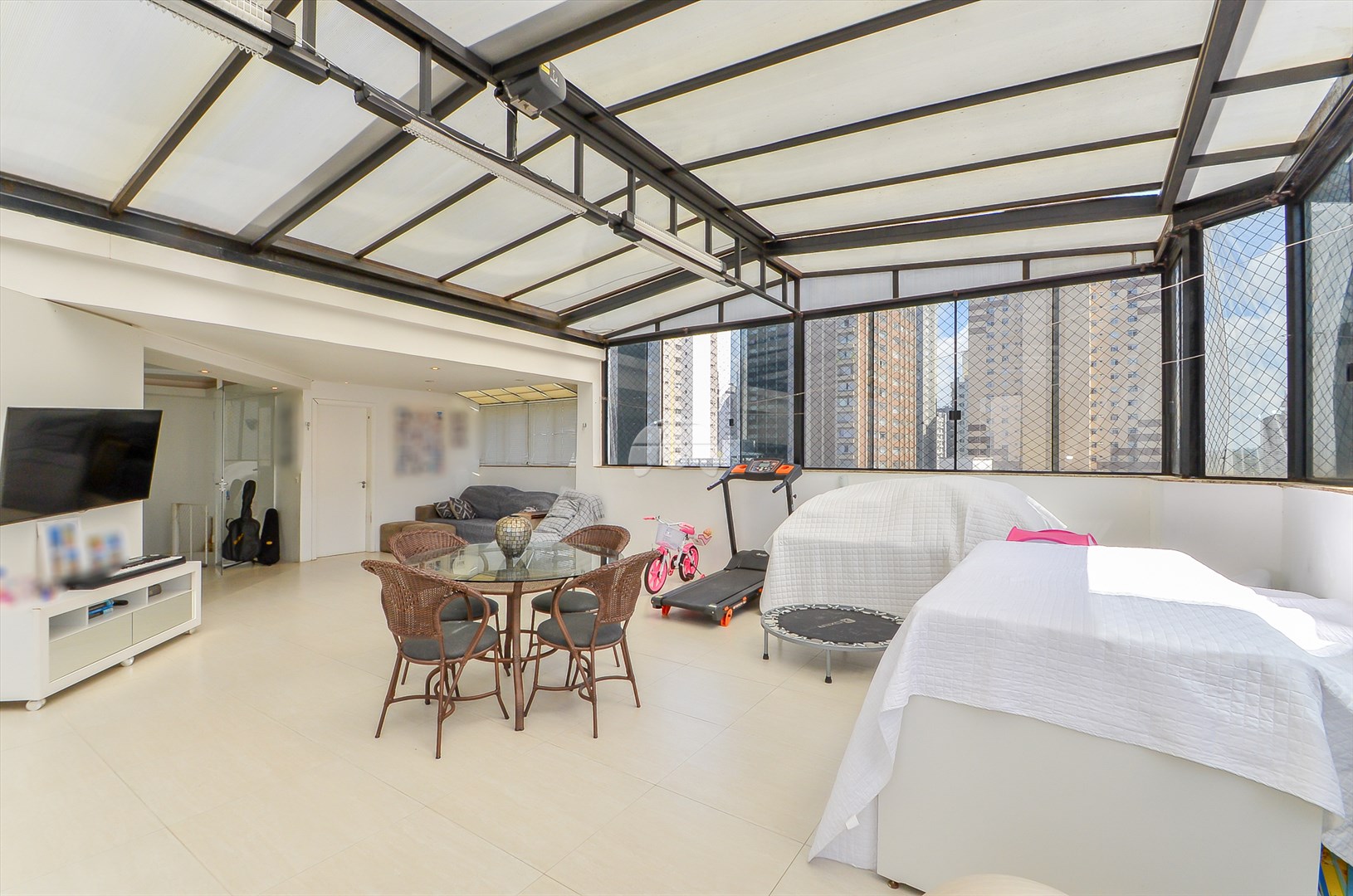 Apartamento para alugar em Bigorrilho, Curitiba — Imobiliária Razão