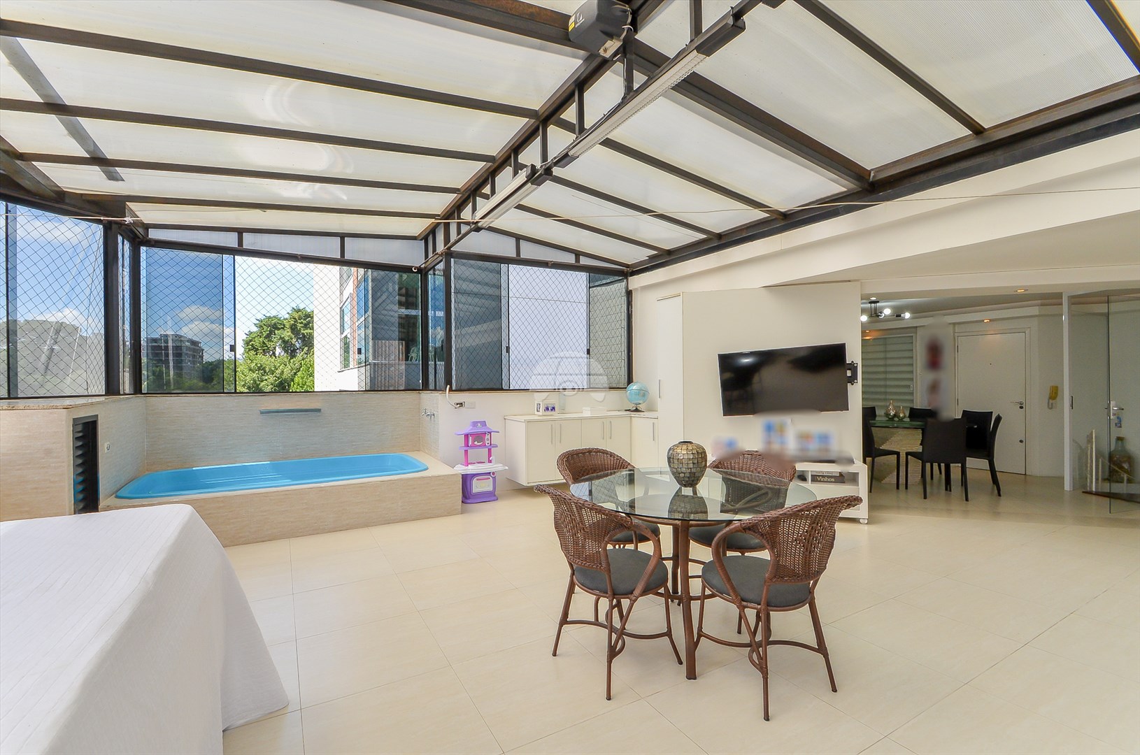 Apartamento para alugar em Bigorrilho, Curitiba — Imobiliária Razão