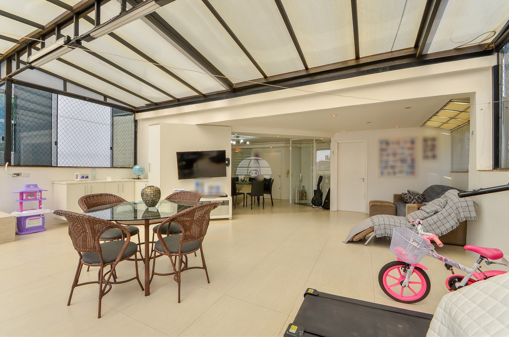Apartamento para alugar em Bigorrilho, Curitiba — Imobiliária Razão