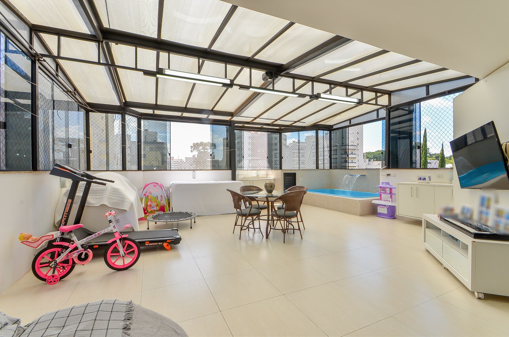 Apartamento para alugar em Bigorrilho, Curitiba — Imobiliária Razão