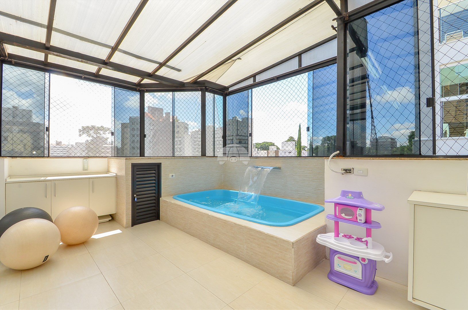 Apartamento para alugar em Bigorrilho, Curitiba — Imobiliária Razão