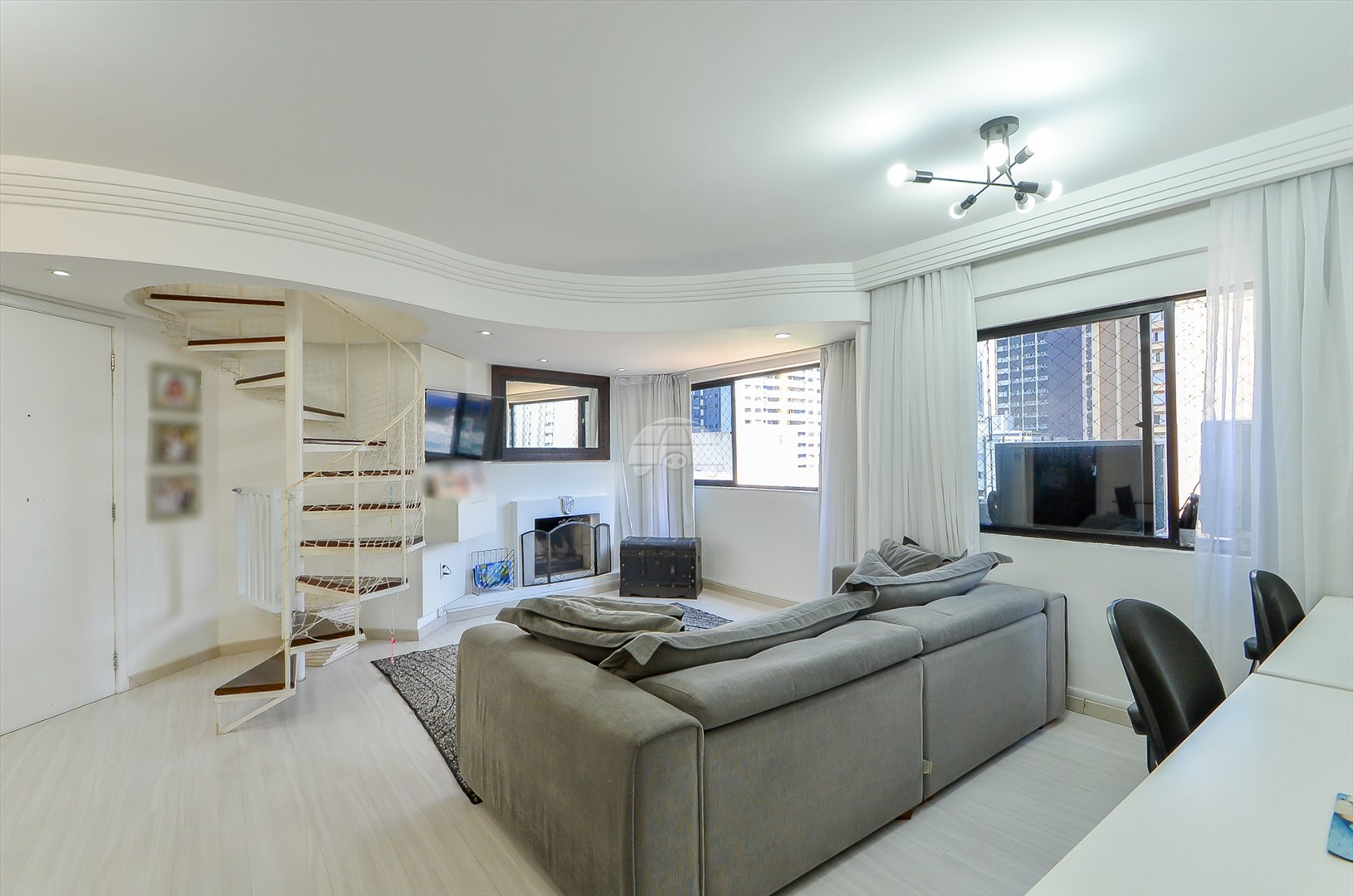 Apartamento para alugar em Bigorrilho, Curitiba — Imobiliária Razão