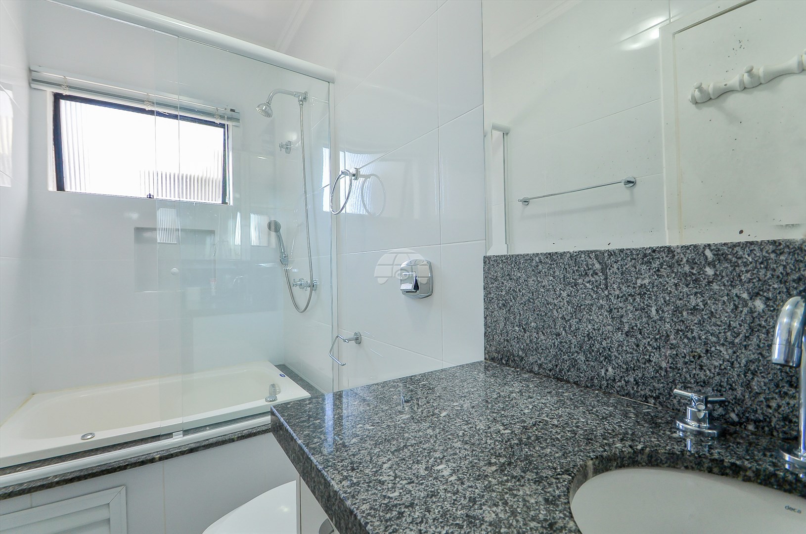 Apartamento para alugar em Bigorrilho, Curitiba — Imobiliária Razão