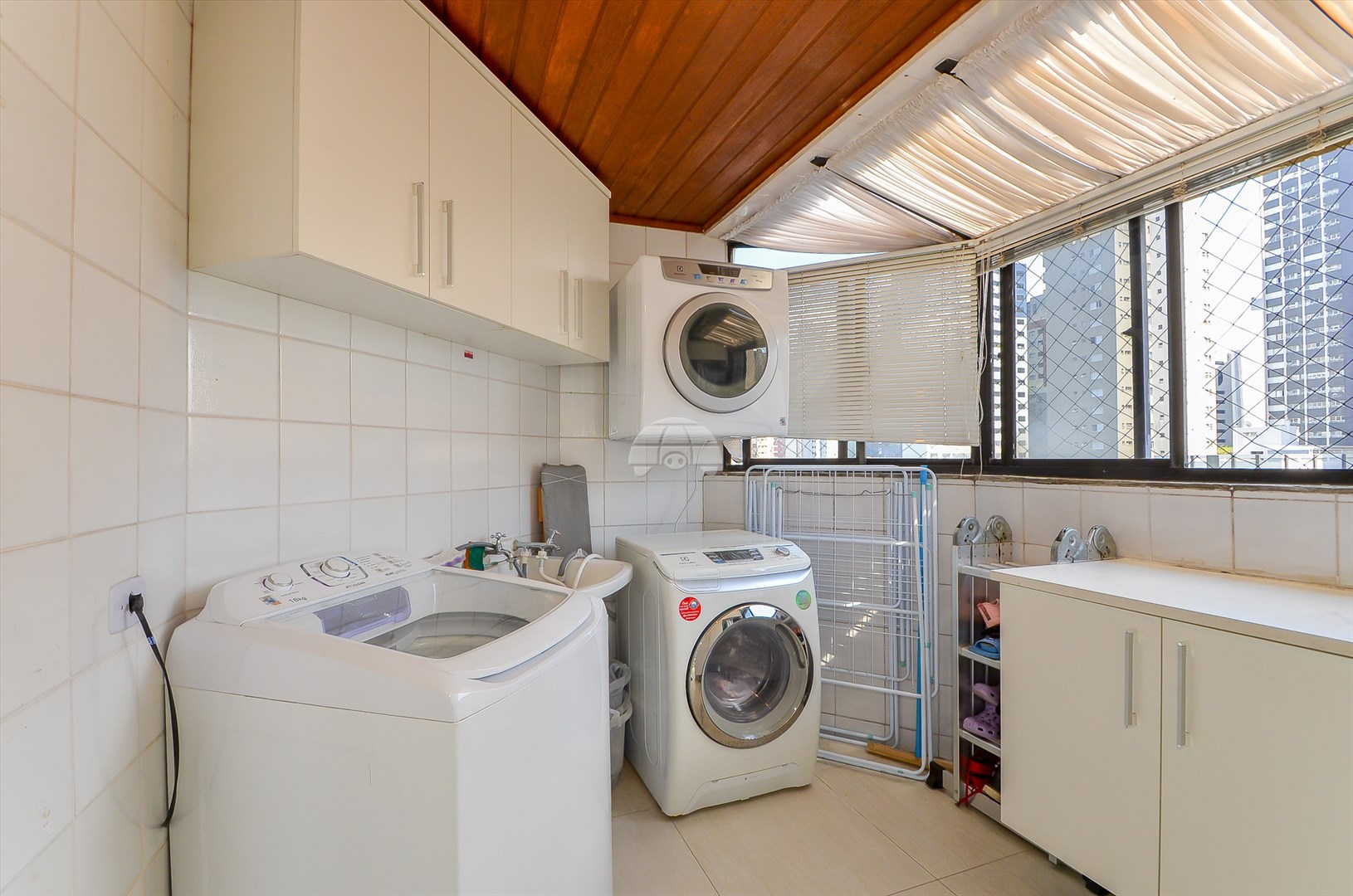 Apartamento para alugar em Bigorrilho, Curitiba — Imobiliária Razão