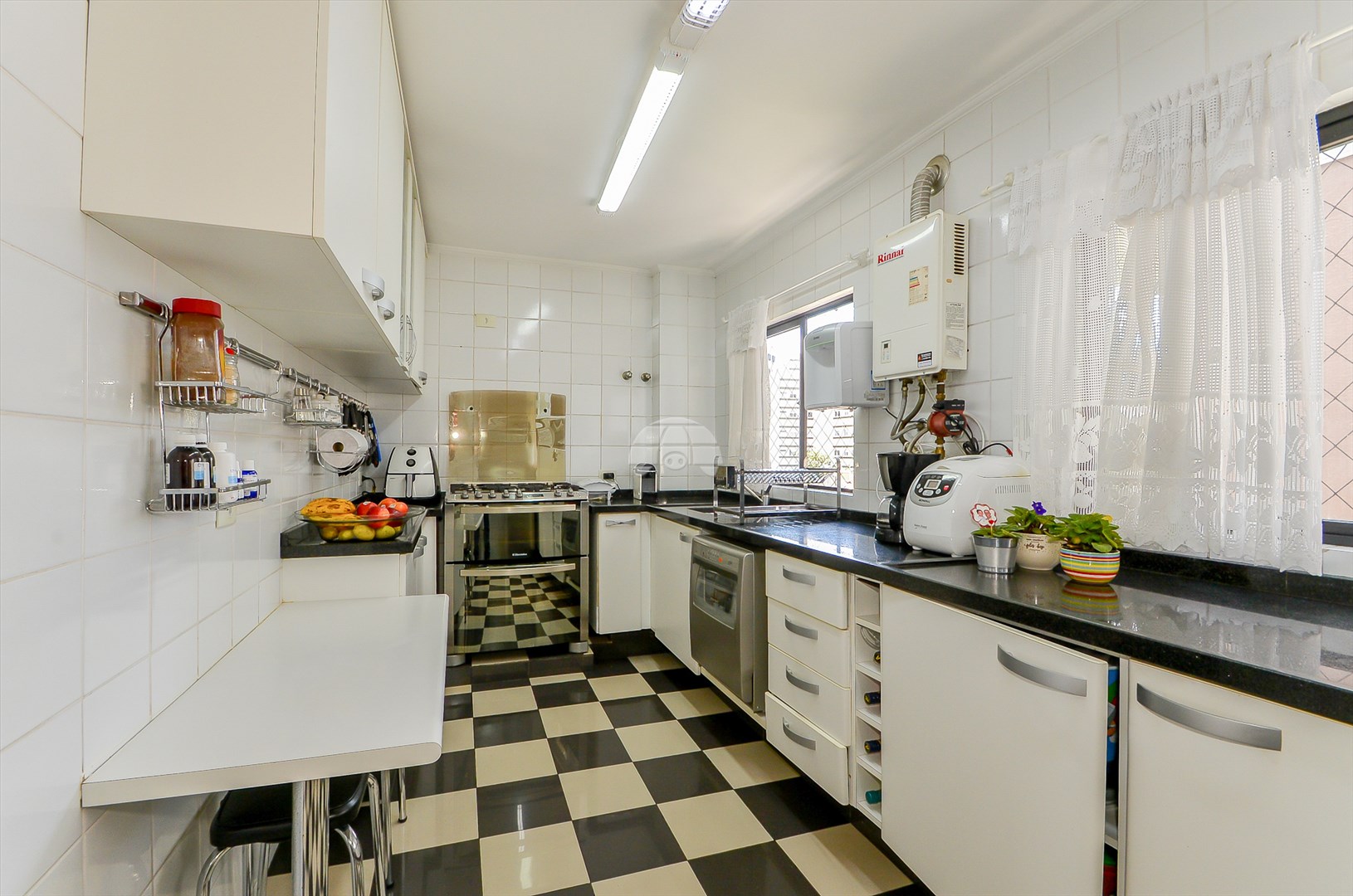 Apartamento para alugar em Bigorrilho, Curitiba — Imobiliária Razão