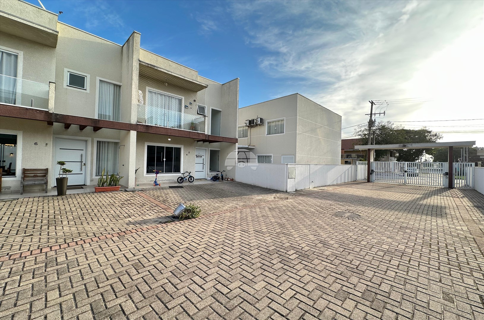 Sobrado à venda em Monções, Matinhos — Portal Chave Fácil
