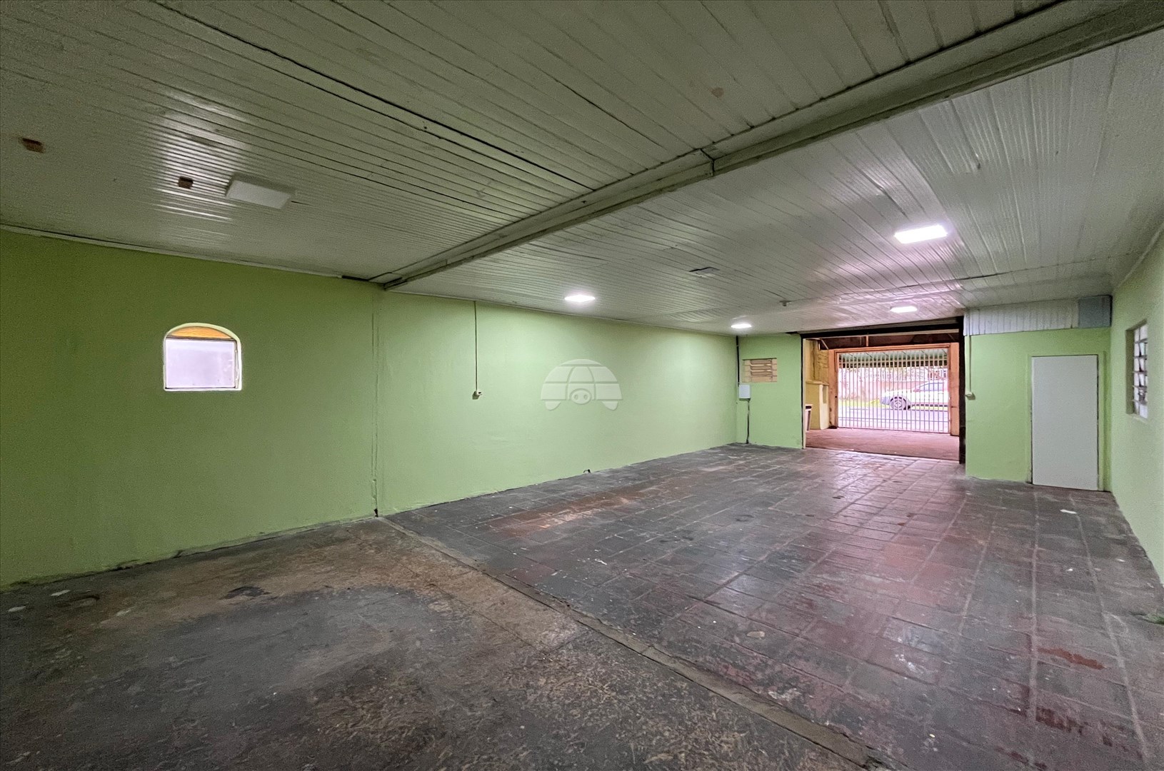 Barracão/Galpão para alugar em Novo Mundo, Curitiba — Portal Chave Fácil