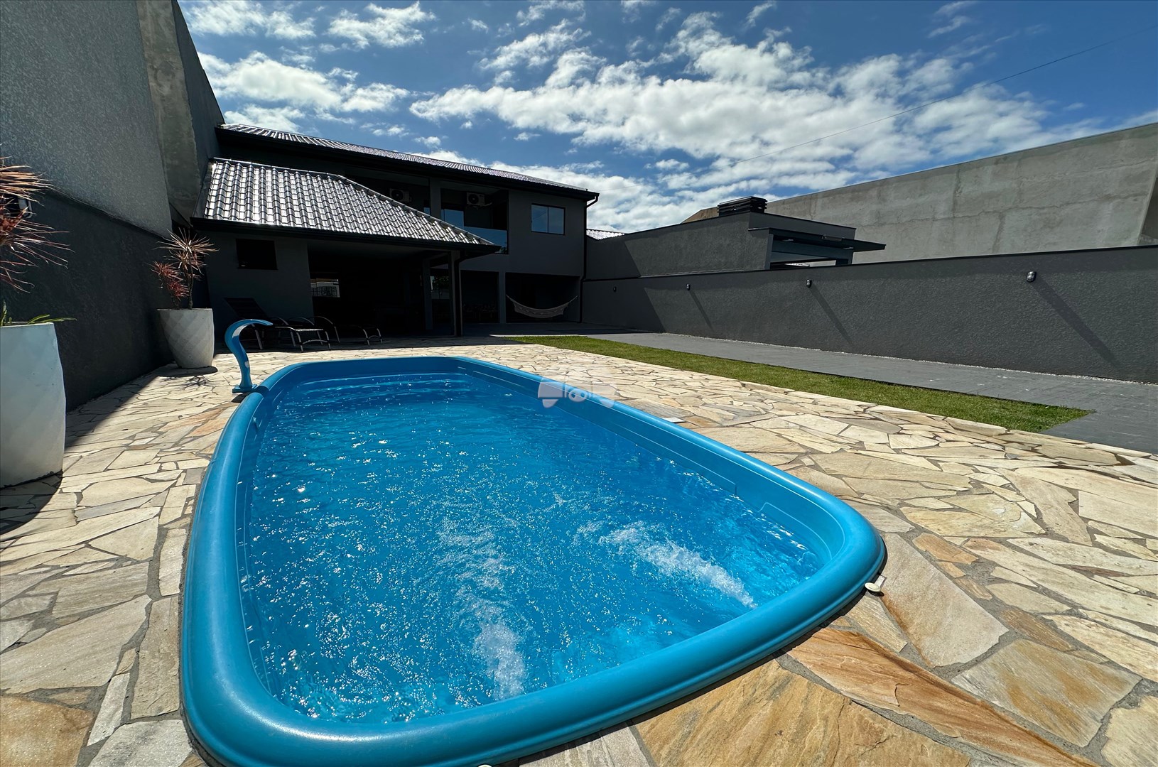 Sobrado à venda em Riviera, Matinhos — Portal Chave Fácil