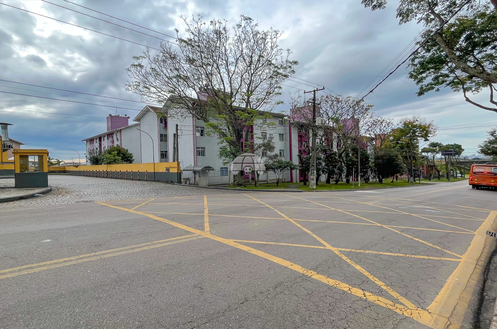 Apartamento para alugar em Cidade Industrial, Curitiba — Outrasul Imobiliária