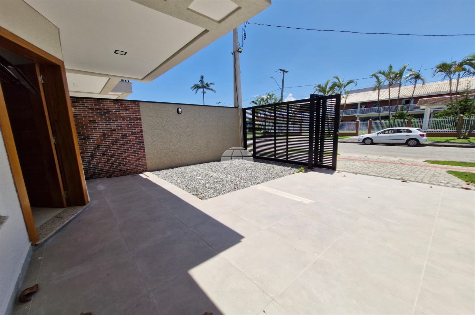 Sobrado à venda em Bal. Brejatuba, Guaratuba — Portal Chave Fácil