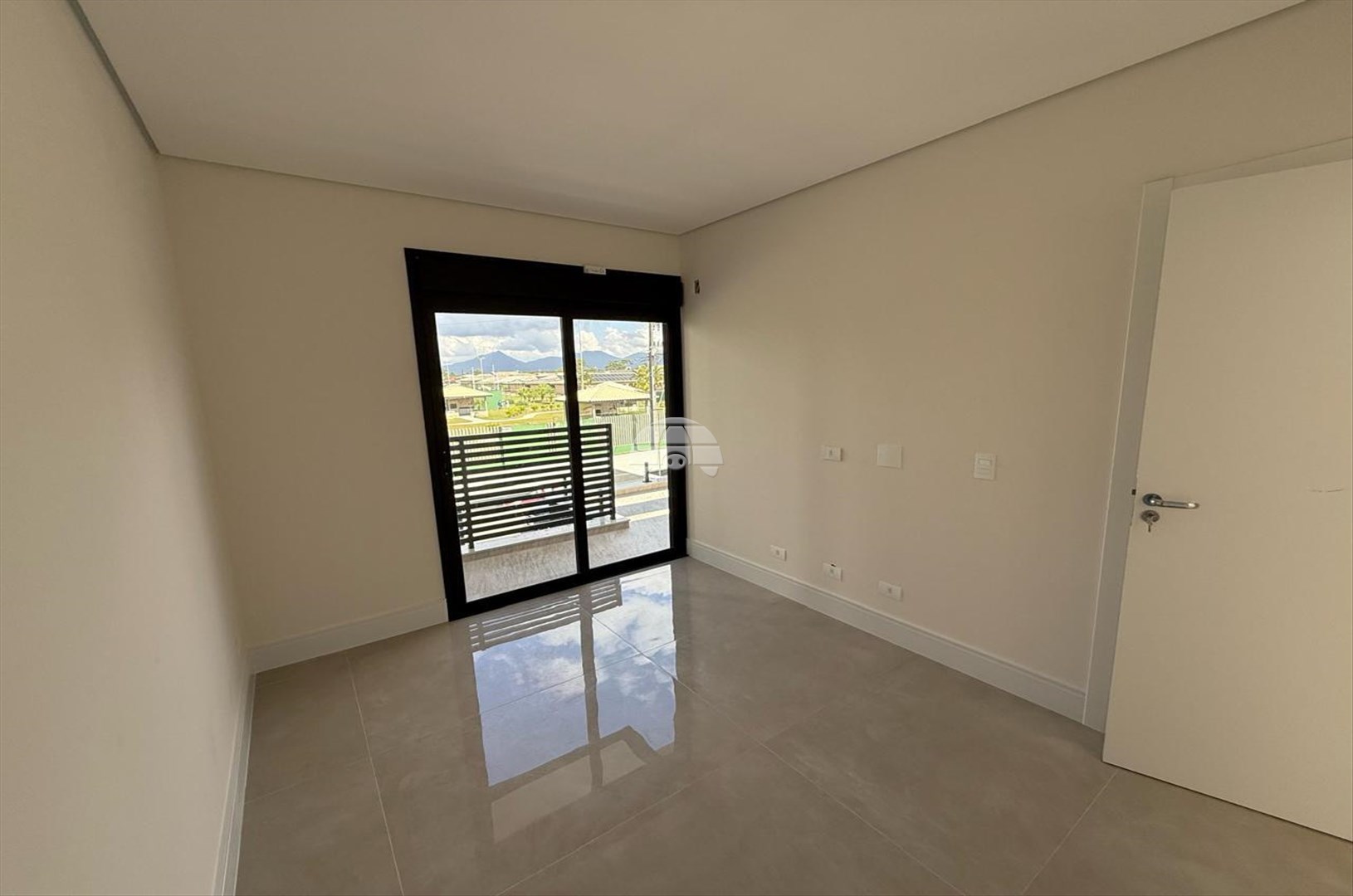 Sobrado à venda em Balneário Marajó, Matinhos — Portal Chave Fácil