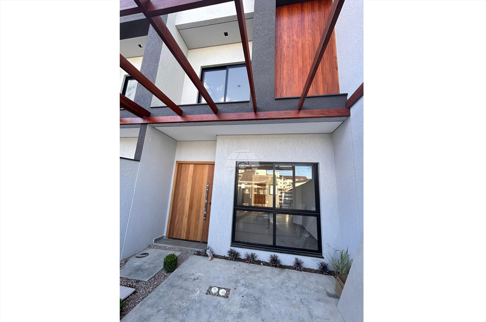 Casa à venda em Saguaçu, Joinville — Portal Chave Fácil