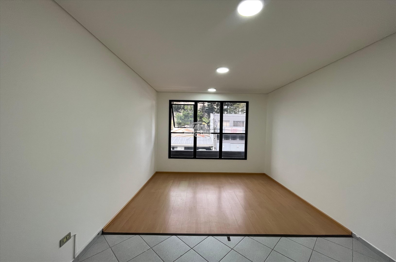 Sala/Conjunto Comercial à venda em Bacacheri, Curitiba — Portal Chave Fácil