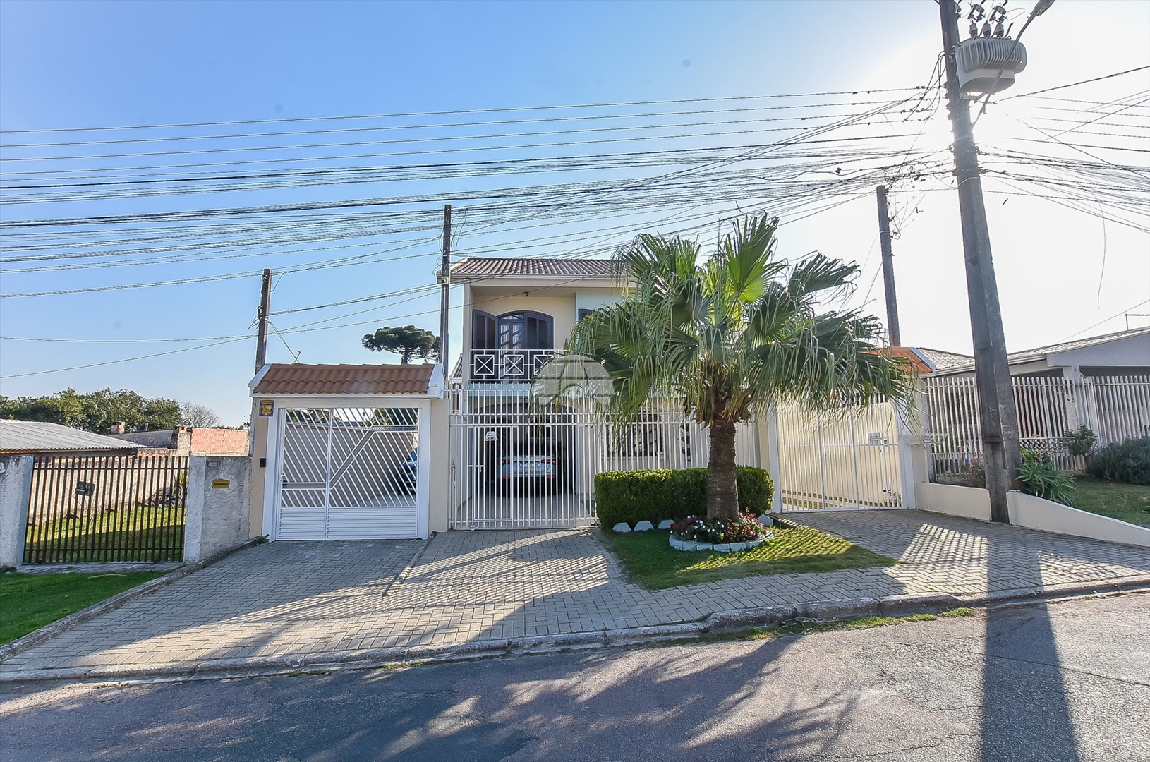 Sobrado à venda em Xaxim, Curitiba — Portal Chave Fácil