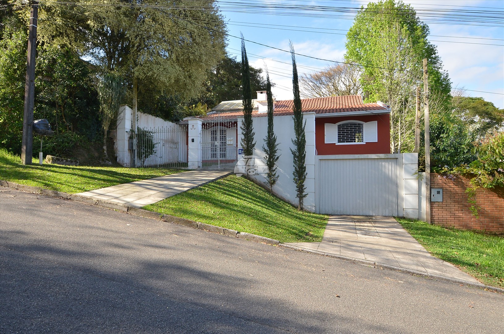 Casa à venda em Vista Alegre, Curitiba — Portal Chave Fácil