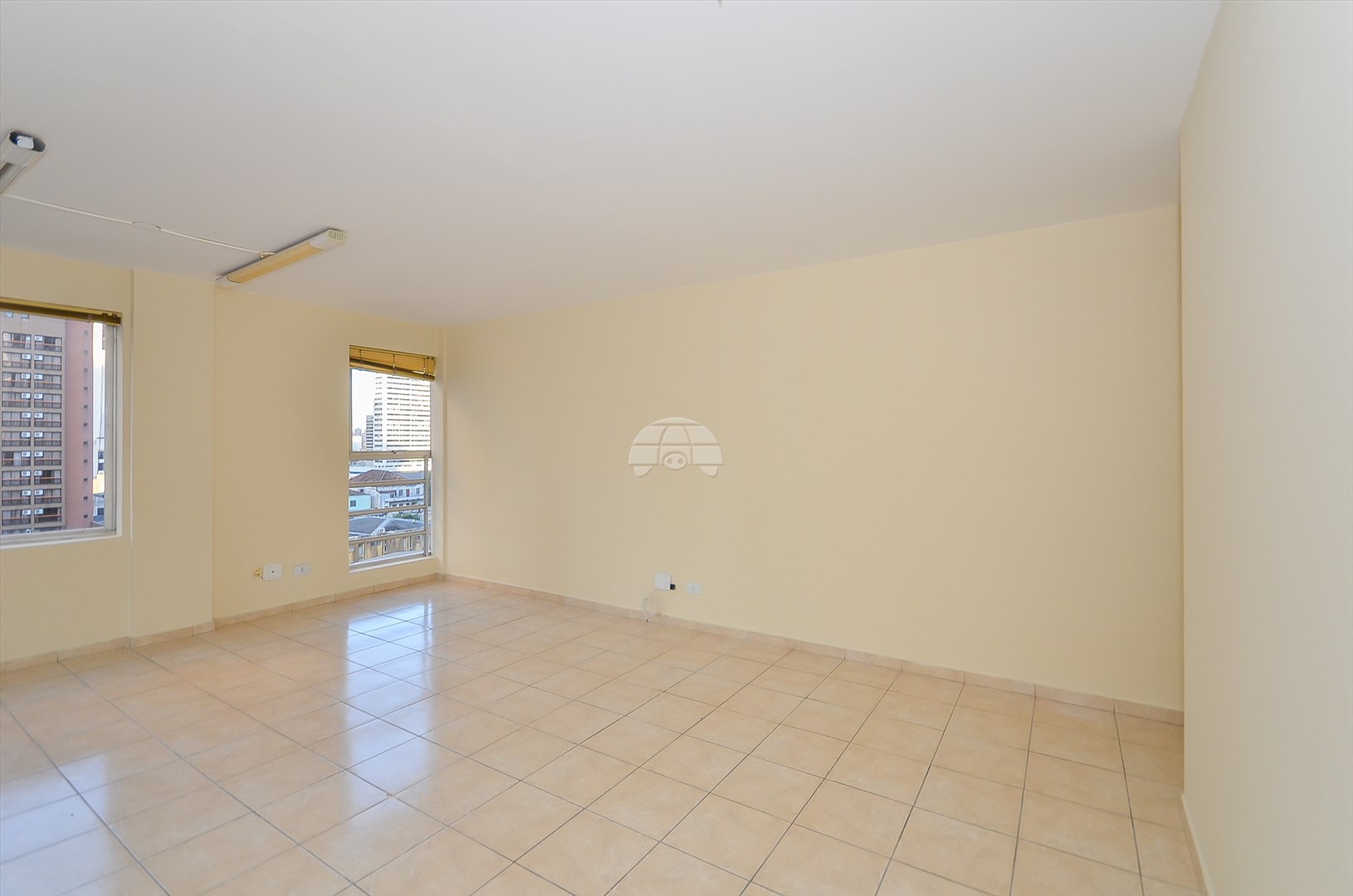 Sala/Conjunto Comercial para alugar em Centro, Curitiba — Portal Chave Fácil