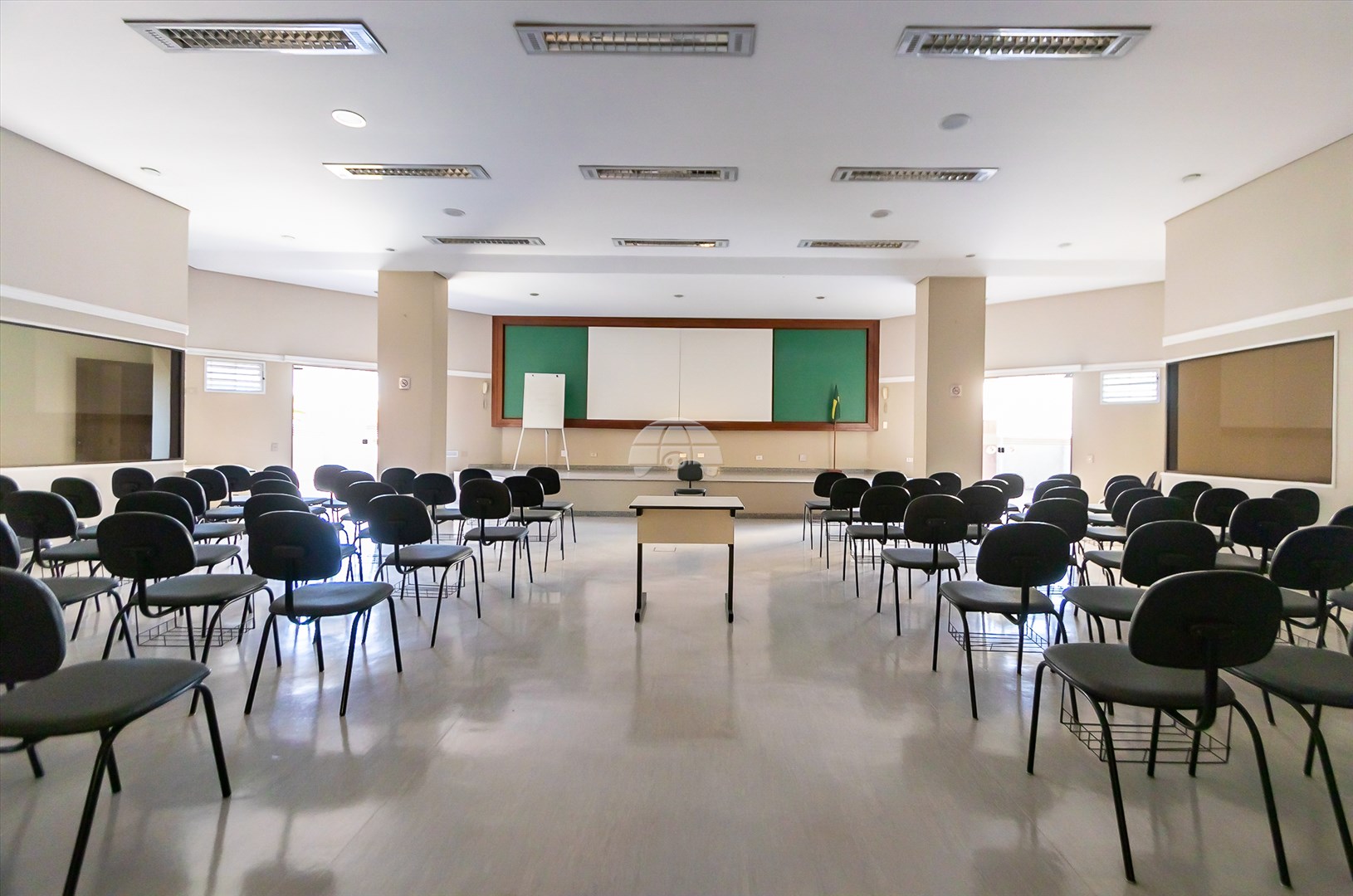 Sala/Conjunto Comercial à venda em Centro, Curitiba — MAFI ADMINISTRADORA DE IMOVEIS LTDA